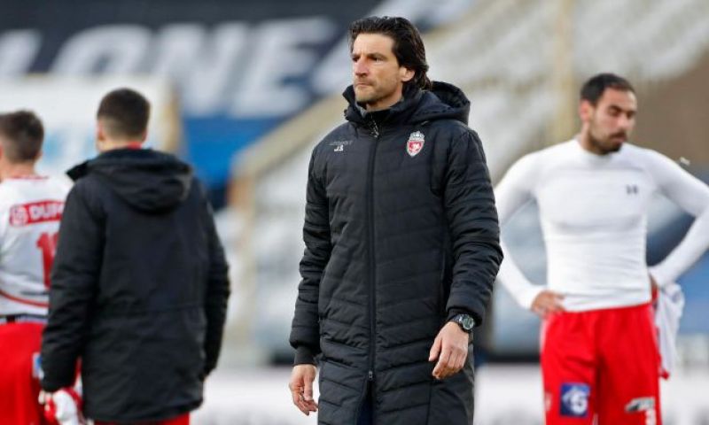 OFFICIEEL: Moeskroen moet op zoek naar nieuwe coach, Simao heeft nieuwe club Afbeelding: OFFICIEEL: Moeskroen moet op zoek naar nieuwe coach, Simao heeft nieuwe club