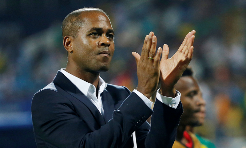 Hiddink herstelt van corona: Barça laat Kluivert inspringen als interim-bondscoach Afbeelding: Hiddink herstelt van corona: Barça laat Kluivert inspringen als interim-bondscoach