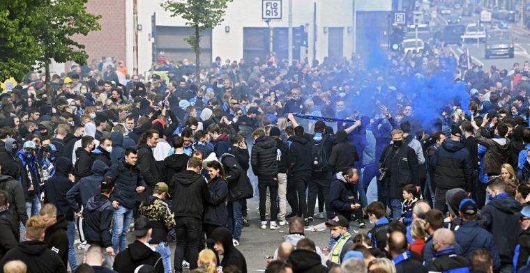 Nu Al Feest In Brugge Honderden Fans Wachten Spelersbus Van Club Brugge Op Voetbalprimeur Be