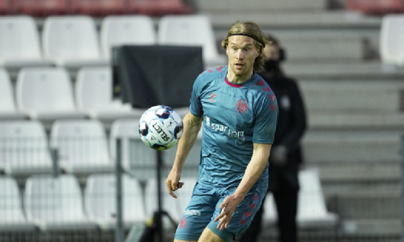 'Van Weert vertrekt uit Denemarken en tekent bij nieuwe club' Afbeelding: 'Van Weert vertrekt uit Denemarken en tekent bij nieuwe club'