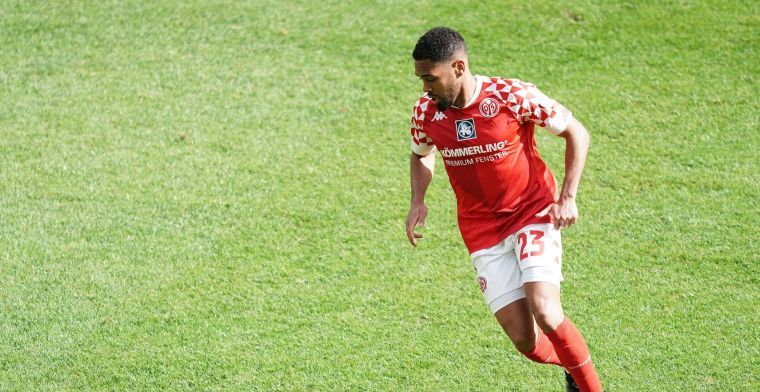 De Jong haalt 'multifunctionele speler' naar PSV: 'In de bloei van zijn carrière'