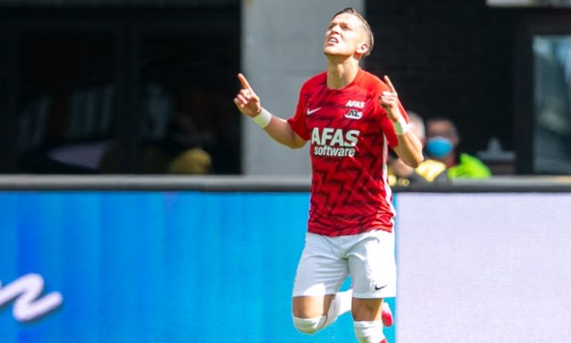 'AZ kan Karlsson na één seizoen weer verkopen, zes clubs geïnteresseerd' Afbeelding: 'AZ kan Karlsson na één seizoen weer verkopen, zes clubs geïnteresseerd'