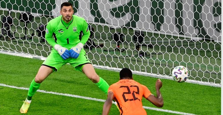 Van Hooijdonk te spreken over Dumfries, ondanks gemiste kansen: 'Helmpie nog af'