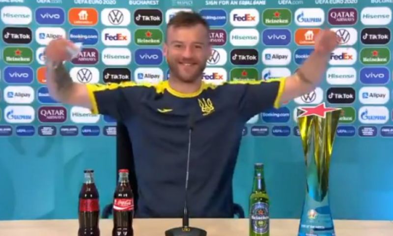 Gouden reactie van Yarmolenko gaat viral: 'Coca-Cola en ...