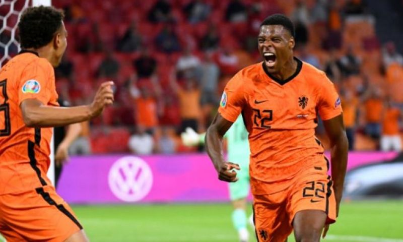 Van der Vaart trapt op Oranje-rem: 'Staat elke dag in 't midden bij Barça-rondo'