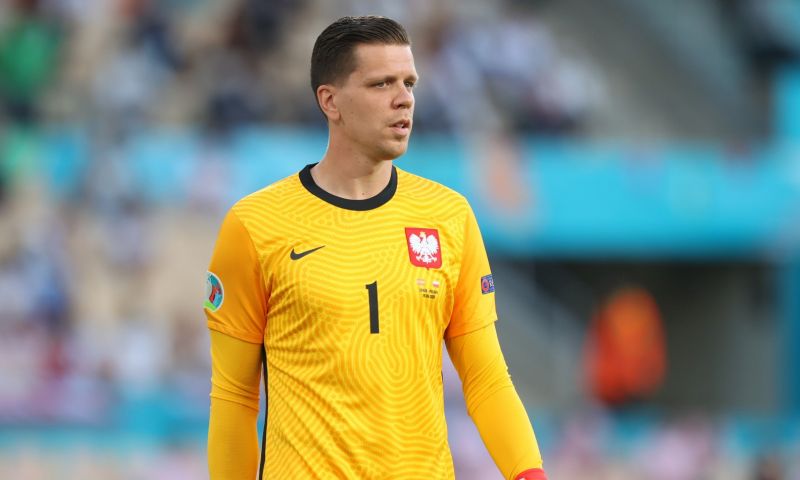 Szczesny betrapt met sigaret, bondscoach boos op paparazzi: 'Vele malen erger' Afbeelding: Szczesny betrapt met sigaret, bondscoach boos op paparazzi: 'Vele malen erger'