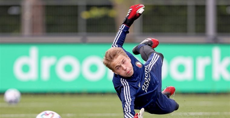 Half jaar na akkoord tekent Feyenoord-talent bij: 'Speciaal dat familie erbij is'
