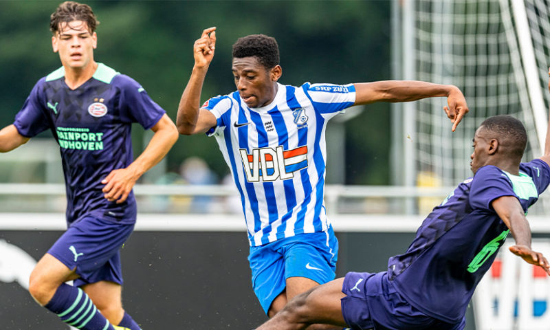 'AZ en PSV nemen deel aan experimenteel toernooi: vijf nieuwe spelregels getest' Afbeelding: 'AZ en PSV nemen deel aan experimenteel toernooi: vijf nieuwe spelregels getest'