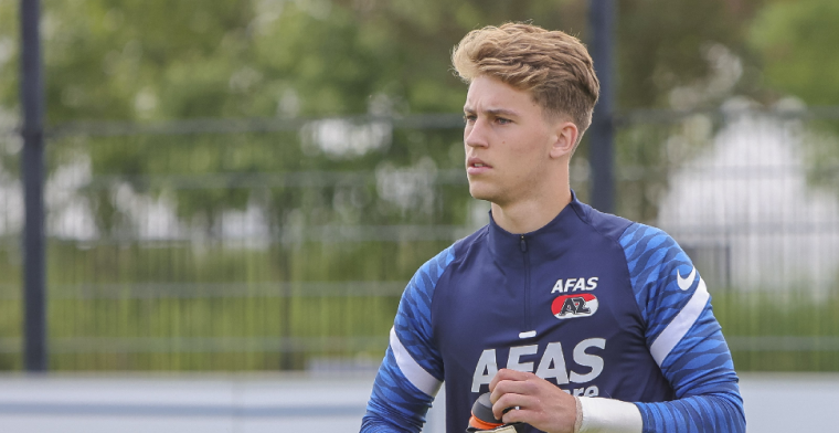 AZ legt Reus (19) tot 2023 vast: 'Afgelopen seizoen bijzondere dingen meegemaakt'