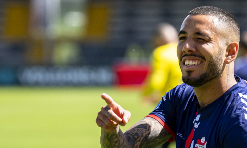 El Chiringuito: FC Emmen-speler Peña kan fraaie move naar Spanje maken Afbeelding: El Chiringuito: FC Emmen-speler Peña kan fraaie move naar Spanje maken