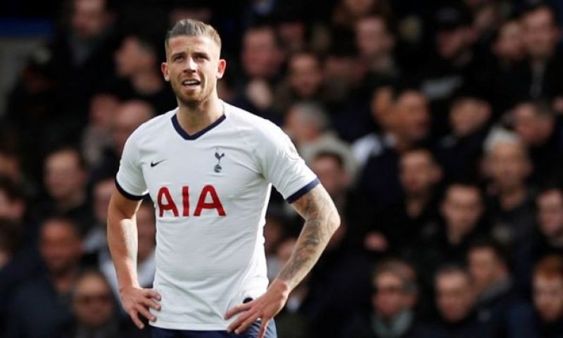 Alderweireld gespot in Doha met sjaal van Al-Duhail SC om de nek Afbeelding: Alderweireld gespot in Doha met sjaal van Al-Duhail SC om de nek