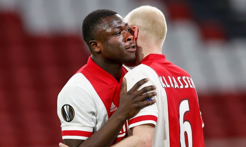 Brobbey kreeg bezoek in Amsterdam: 'Vlammende toespraken, verstand van voetbal' Afbeelding: Brobbey kreeg bezoek in Amsterdam: 'Vlammende toespraken, verstand van voetbal'