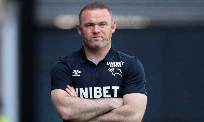 'Geplaagde Rooney blesseert eigen speler: maandenlang niet beschikbaar' Afbeelding: 'Geplaagde Rooney blesseert eigen speler: maandenlang niet beschikbaar'