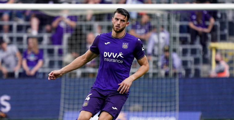 RSC Anderlecht haalt bijna 10.000 euro op met veiling wedstrijdshirts