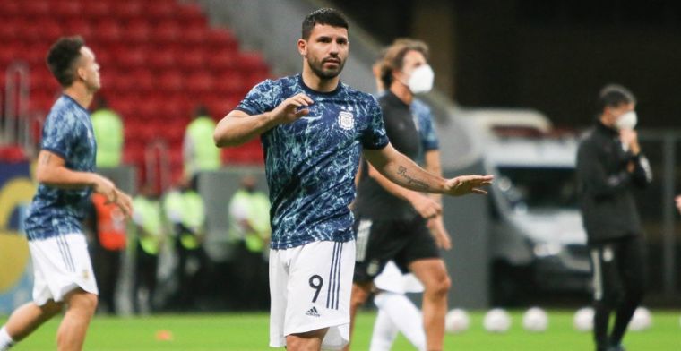 'Agüero denkt niet aan stoppen: Barça-spits ondergaat stamcelbehandeling'