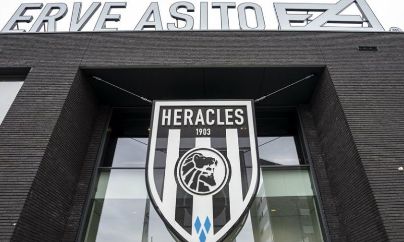 Heracles strikt vijfde nieuweling: Afbeelding: Heracles strikt vijfde nieuweling: