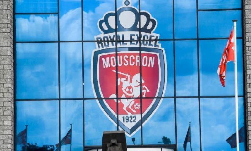 Moeskroen op het padelveld na overwinning tegen beloften van KAA Gent Afbeelding: Moeskroen op het padelveld na overwinning tegen beloften van KAA Gent