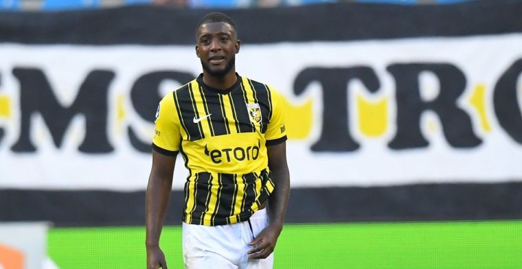 'Overmars zou het diep in z'n hart willen, maar dikke streep door Bazoer bij Ajax'