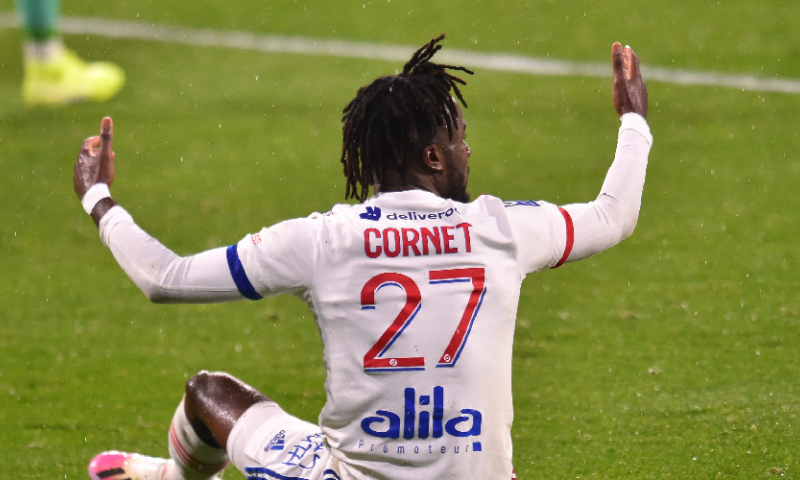 'Lyon verdient 17 miljoen aan linksback en heeft Azmoun binnen' Afbeelding: 'Lyon verdient 17 miljoen aan linksback en heeft Azmoun binnen'