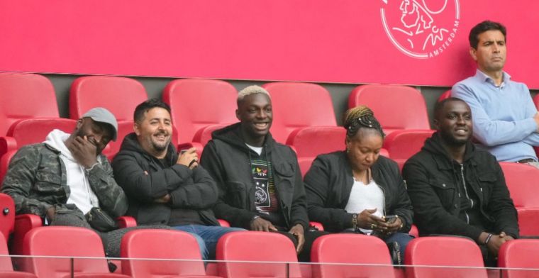 Ten Hag verwacht veel van Ajax-aanwinst: 'Dat hij talent heeft, dat is duidelijk'