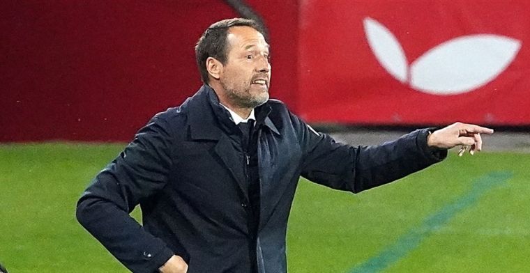 Bondscoach Van 't Schip gruwelt van Griekse clubs: 'Maar zeven eigen spelers!'