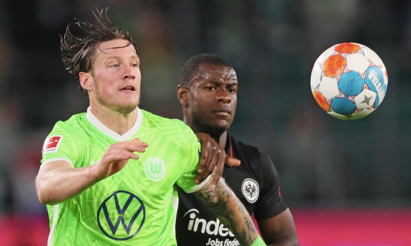 Van Bommel verliest koppositie met Wolfsburg na hoofdrollen Weghorst en Lammers Afbeelding: Van Bommel verliest koppositie met Wolfsburg na hoofdrollen Weghorst en Lammers