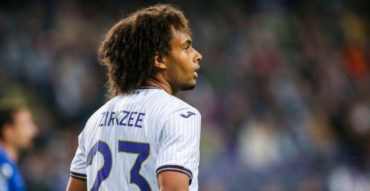 Zirkzee verliest basisplek bij Anderlecht: 'Waarom haal je hem dan?'