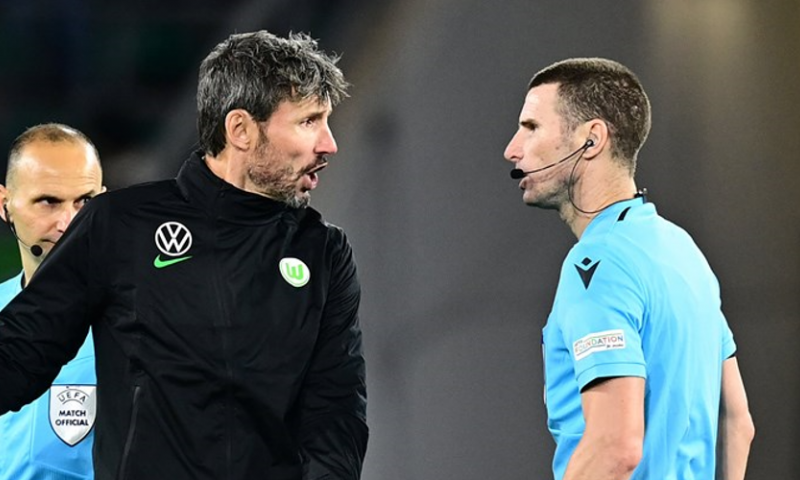Geïrriteerde Van Bommel bespreekt ingreep Blom: 'Je kunt ook overdrijven' Afbeelding: Geïrriteerde Van Bommel bespreekt ingreep Blom: 'Je kunt ook overdrijven'