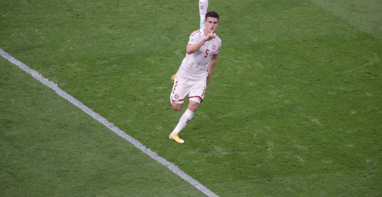 Onklopbaar Denemarken plaatst zich voor het WK na goal Maehle (ex-Genk)