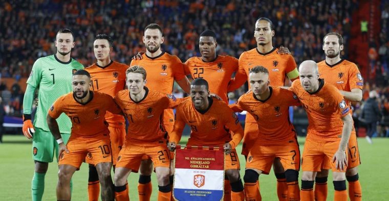 Van Gaal en Dumfries over uitgefloten Berghuis: 'Geen aandacht geven, vind ik'