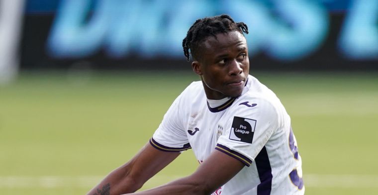 Anderlecht kreeg behoorlijk lichte elfmeter mee: Kouamé is al aan het vallen