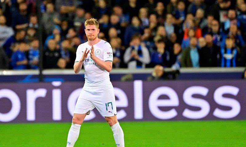 Mooi moment! De Bruyne krijgt staande ovatie van Club Brugge-supporters