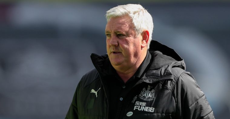 Newcastle-vertrekker Bruce haalt ongenadig uit: 'Waarschijnlijk ben ik klaar'