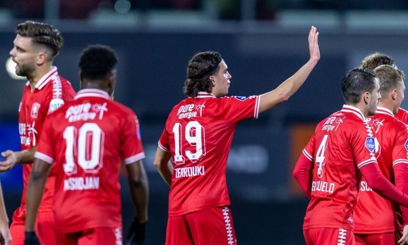Twente kan zich penaltymisser Van Wolfswinkel permitteren en bekert door in Oss Afbeelding: Twente kan zich penaltymisser Van Wolfswinkel permitteren en bekert door in Oss