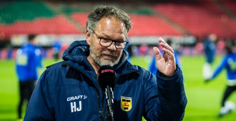 Cambuur-coach De Jong kijkt naar Ajax en is kritisch: 'Op hun flikker zitten'