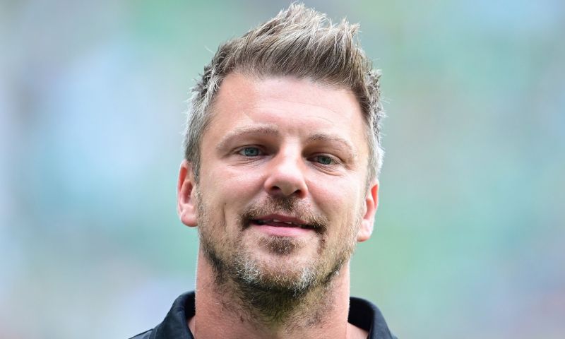 Paderborn-trainer moet verplicht hele wedstrijd coachen met mondneusmaker op Afbeelding: Paderborn-trainer moet verplicht hele wedstrijd coachen met mondneusmaker op