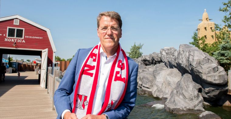 Burgemeester van Emmen wekt verbazing: 'Dubbel succes tegen die club uit 020'