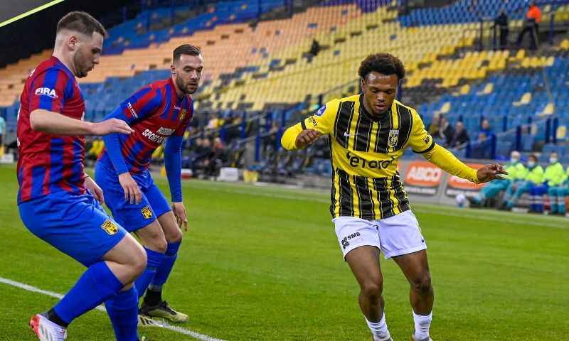 Vitesse wint krap van amateurs en gaat door in KNVB Beker