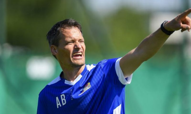 OFFICIEEL: KV Oostende laat trainer Blessin naar Genoa gaan