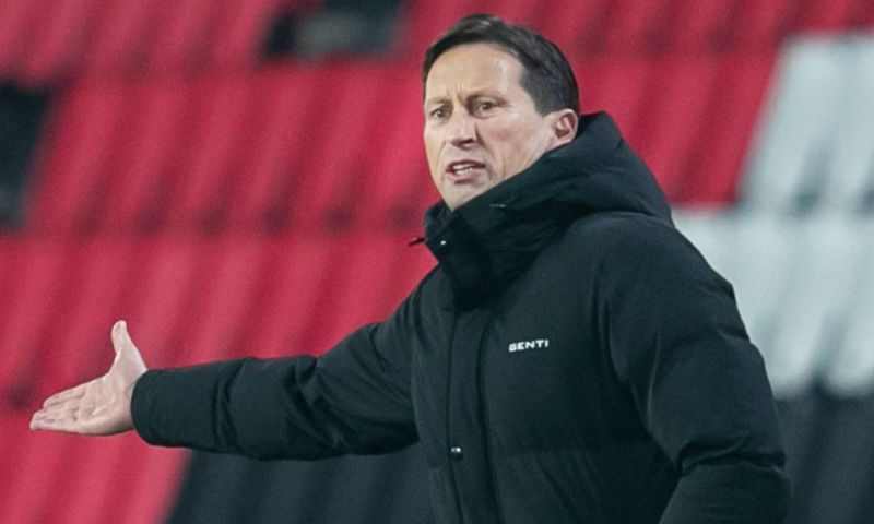 Schmidt kruipt in underdogpositie: 'Er is een groot gat tussen PSV en Ajax'