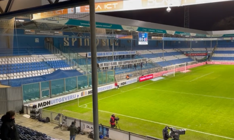 Nederlandse fans zijn lege stadions beu en breken in: 'Handel naar de feiten'