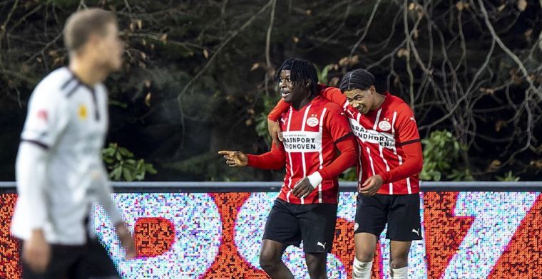 Van Nistelrooy: 'Hij vertrouwt erop dat belletje van PSV 1 komt, en ik ook'