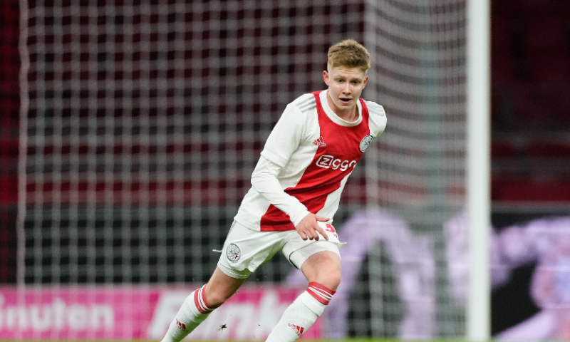 Ajax verlengt tot zomer 2026 met een van de belangijkste talenten 