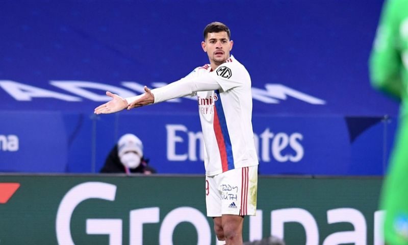 'Newcastle meldt zich bij het Lyon van Denayer met officieel bod van 40 miljoen' Afbeelding: 'Newcastle meldt zich bij het Lyon van Denayer met officieel bod van 40 miljoen'