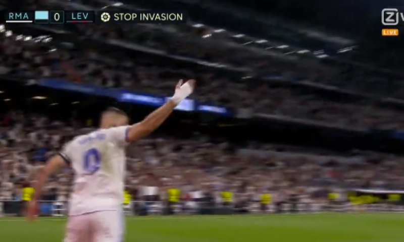 Absolute legende: Benzema evenaart doelpuntentotaal van Raúl voor Real