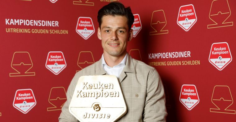Olij neemt KKD-prijs in ontvangst en richt woord tot Seuntjens: Sterkte, vriend