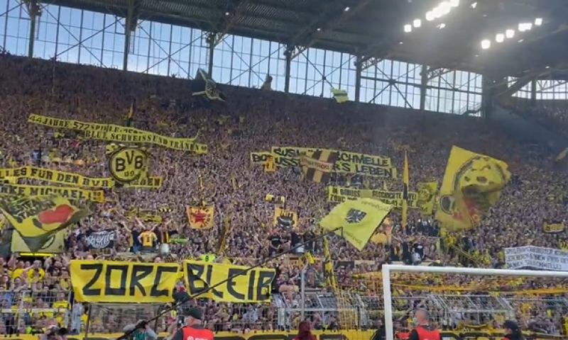 Indrukwekkend: Dortmund-fans geven clublegende Zorc prachtig afscheid
