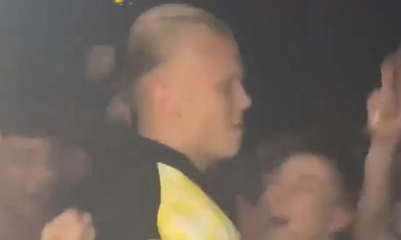 Wat een vent: Haaland duikt met volledig Dortmund-tenue op in Berlijnse club