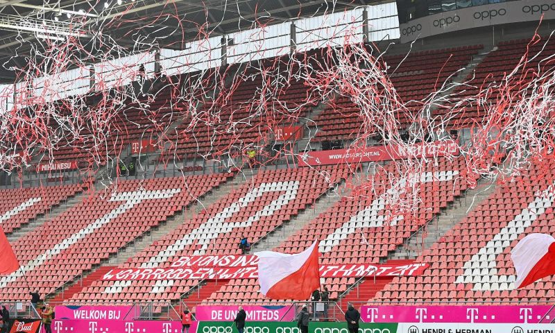 Utrecht kijkt weer rond bij top-drie: bij Ajax vertrokken verdediger (16) tekent