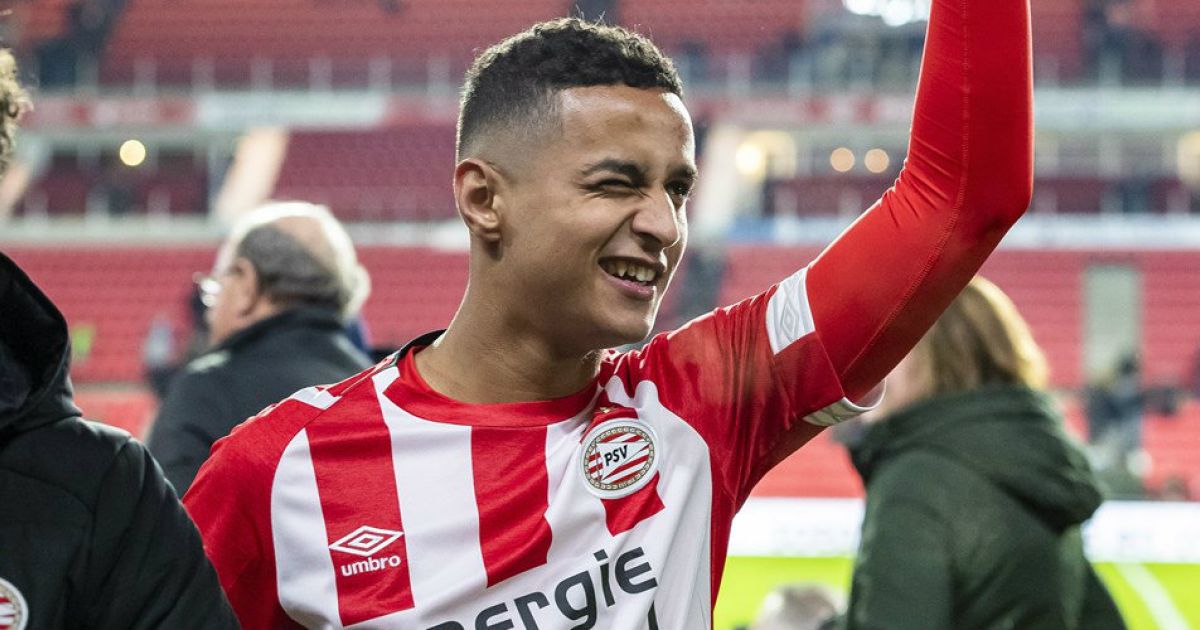 PSV-talent Ihattaren (16) schrikt vlak voor invalbeurt ...